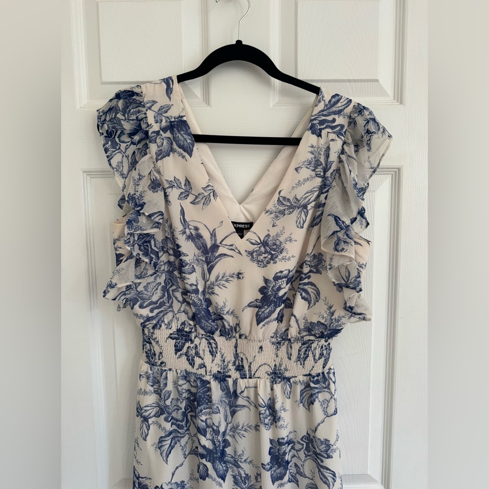 Express Printed V-Neck Ruffle Maxi Dress - Picture 5 of 7